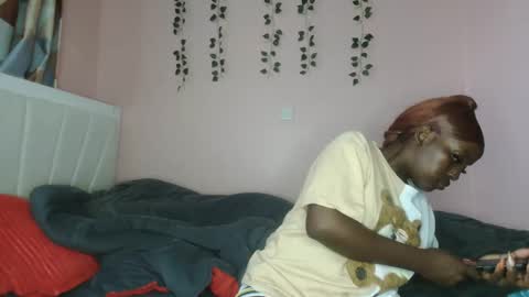 Snapshot of messyluna chatting on 04/13/26, 12:21 meggy and bree online show from 04/13/26, 12:21