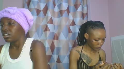 Snapshot of messyluna chatting on 04/25/26, 04:37 meggy and bree online show from 04/25/26, 04:37