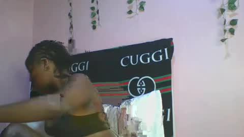 Snapshot of messyluna chatting on 06/14/26, 03:47 meggy and bree online show from 06/14/26, 03:47