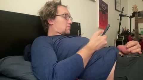 Snapshot of metallica92786 chatting on 12/28/24, 05:23 metallica92786 online show from 12/28/24, 05:23