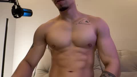 Snapshot of mettew22cm chatting on 12/21/25, 06:09 mettew22cm online show from 12/21/25, 06:09