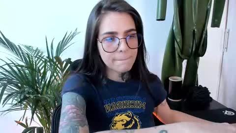 Snapshot of meurief chatting on 10/04/25, 07:01 Meurif online show from 10/04/25, 07:01