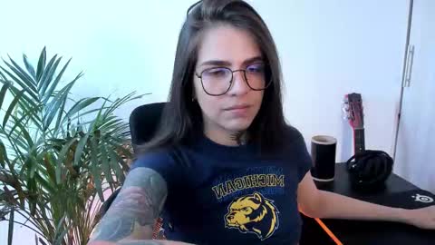 Snapshot of meurief chatting on 10/15/25, 08:53 Meurif online show from 10/15/25, 08:53