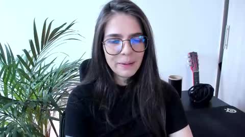 Snapshot of meurief chatting on 10/18/25, 03:02 Meurif online show from 10/18/25, 03:02