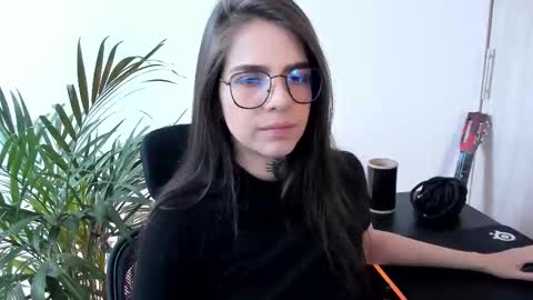 Snapshot of meurief chatting on 10/19/25, 01:12 Meurif online show from 10/19/25, 01:12