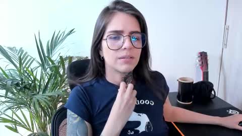 Snapshot of meurief chatting on 10/25/25, 01:18 Meurif online show from 10/25/25, 01:18