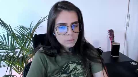 Snapshot of meurief chatting on 11/13/25, 05:01 Meurif online show from 11/13/25, 05:01