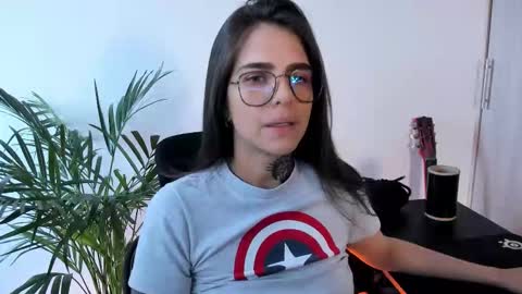 Snapshot of meurief chatting on 11/18/25, 01:15 Meurif online show from 11/18/25, 01:15