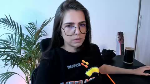 Snapshot of meurief chatting on 11/24/25, 09:03 Meurif online show from 11/24/25, 09:03