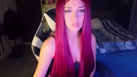 Snapshot of mezzalunaa chatting on 10/23/25, 01:27 vollmond online show from 10/23/25, 01:27