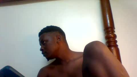 Snapshot of mfalmetsulai chatting on 10/31/25, 02:34 tsulai online show from 10/31/25, 02:34