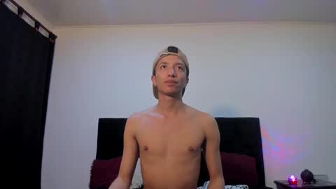 Snapshot of mhatias_ chatting on 11/26/25, 07:09 MATHIAS online show from 11/26/25, 07:09