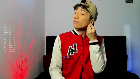 Snapshot of mhatias_ chatting on 01/08/26, 01:52 MATHIAS online show from 01/08/26, 01:52