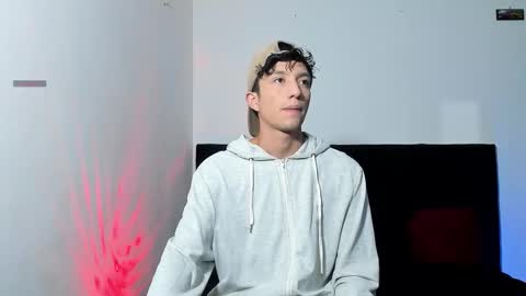 Snapshot of mhatias_ chatting on 01/13/26, 01:44 MATHIAS online show from 01/13/26, 01:44