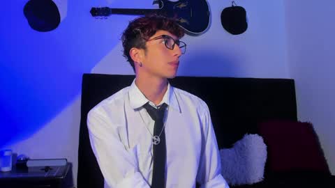 Snapshot of mhatias_ chatting on 04/13/26, 04:18 MATHIAS online show from 04/13/26, 04:18