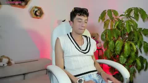 Snapshot of mhatias_ chatting on 07/13/26, 05:10 MATHIAS online show from 07/13/26, 05:10