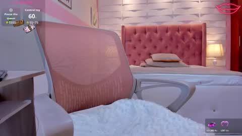 Snapshot of mhellissaw chatting on 12/15/25, 11:42 melissa online show from 12/15/25, 11:42