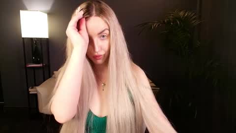 Snapshot of mi1a_ chatting on 04/05/26, 03:15 mi1a_ online show from 04/05/26, 03:15