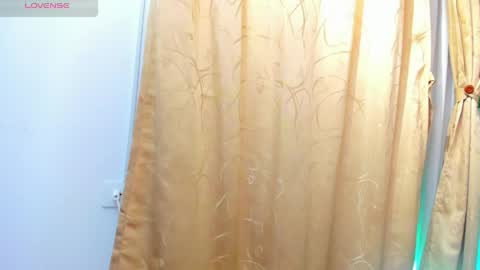 Snapshot of mia18___ chatting on 04/28/26, 06:35 Mia online show from 04/28/26, 06:35