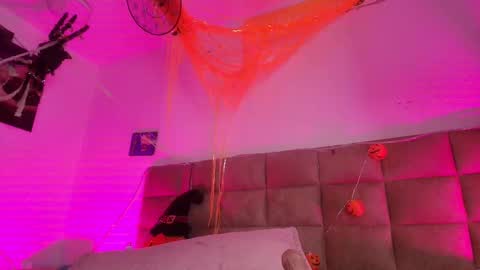 Emi online show from 10/30/25, 07:14