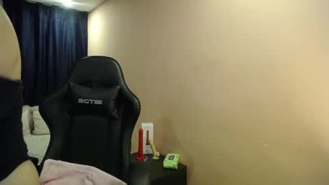 Snapshot of mia_112022 chatting on 01/09/25, 12:25 Mia zoe online show from 01/09/25, 12:25