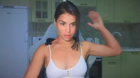 Mia online show from 09/17/25, 07:04