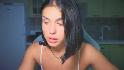 Mia online show from 09/18/25, 07:27