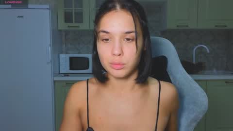 Mia online show from 10/06/25, 01:58