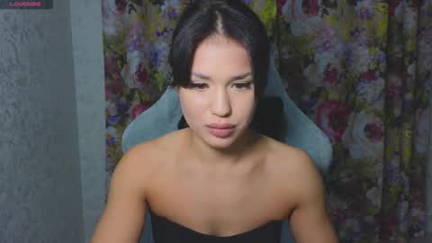 Mia online show from 10/31/25, 08:10