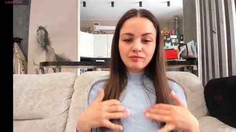 Mia online show from 03/04/25, 07:19