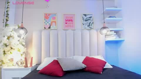 mia__bailey_ online show from 04/28/26, 03:11