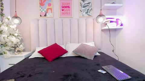 mia__bailey_ online show from 05/08/26, 03:34