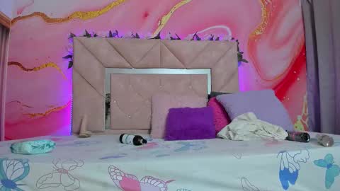 mia__blaze_ online show from 11/22/25, 03:05