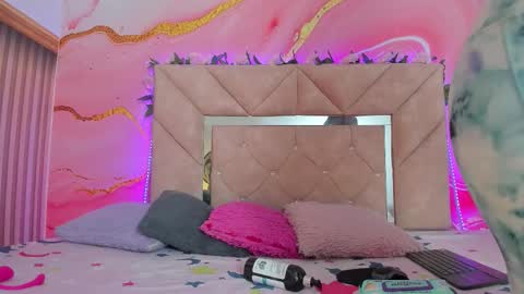 mia__blaze_ online show from 01/12/26, 03:01