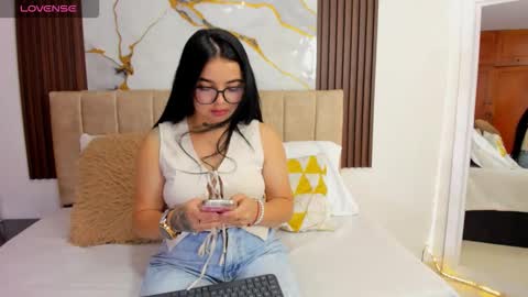 Snapshot of mia__bloom chatting on 05/17/26, 02:24 Mia Bloom online show from 05/17/26, 02:24