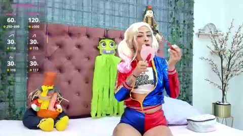 Mia online show from 10/28/25, 01:09