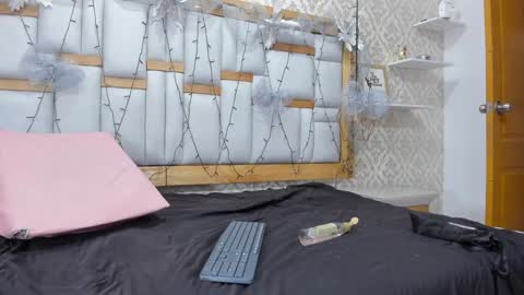 Snapshot of mia__megan chatting on 01/04/25, 05:58 mia__megan online show from 01/04/25, 05:58