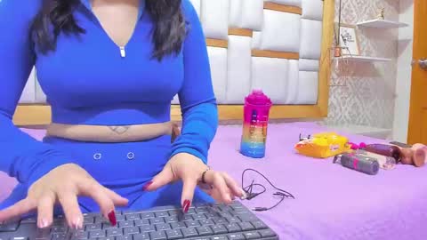 Snapshot of mia__megan chatting on 02/24/25, 11:54 mia__megan online show from 02/24/25, 11:54