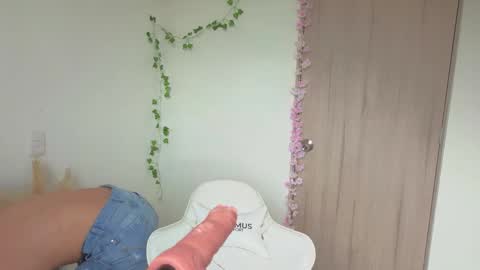 Mia adams  online show from 10/15/25, 09:48