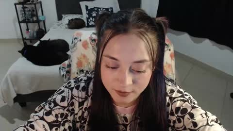 Snapshot of mia_adams_red chatting on 12/16/24, 02:25 mia online show from 12/16/24, 02:25