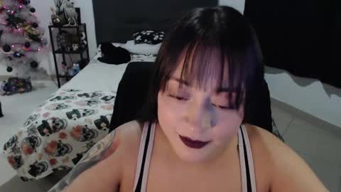 Snapshot of mia_adams_red chatting on 12/21/24, 01:04 mia online show from 12/21/24, 01:04