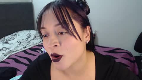 Snapshot of mia_adams_red chatting on 01/05/25, 02:27 mia online show from 01/05/25, 02:27