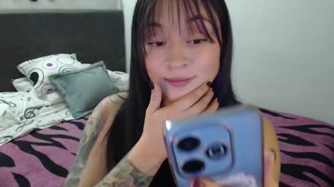 Snapshot of mia_adams_red chatting on 01/08/25, 01:32 mia online show from 01/08/25, 01:32