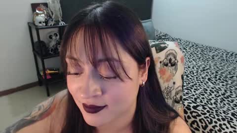 Snapshot of mia_adams_red chatting on 01/10/25, 01:21 mia online show from 01/10/25, 01:21