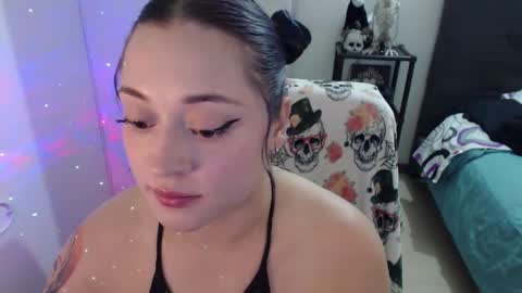 Snapshot of mia_adams_red chatting on 01/31/25, 10:10 mia online show from 01/31/25, 10:10