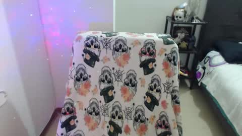 Snapshot of mia_adams_red chatting on 02/05/25, 12:53 mia online show from 02/05/25, 12:53