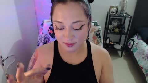 Snapshot of mia_adams_red chatting on 02/08/25, 01:11 mia online show from 02/08/25, 01:11