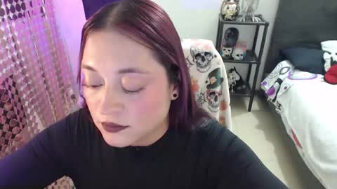 Snapshot of mia_adams_red chatting on 09/10/25, 12:43 mia online show from 09/10/25, 12:43