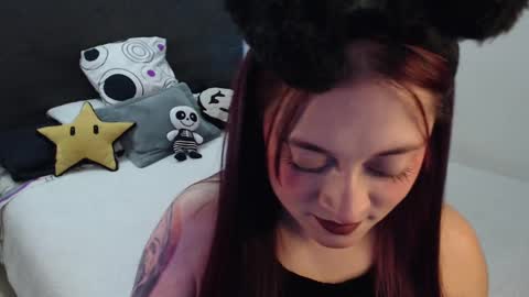 Snapshot of mia_adams_red chatting on 09/11/25, 12:22 mia online show from 09/11/25, 12:22