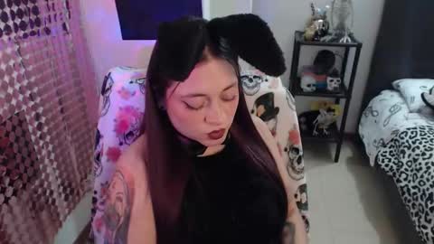 Snapshot of mia_adams_red chatting on 10/01/25, 11:11 mia online show from 10/01/25, 11:11